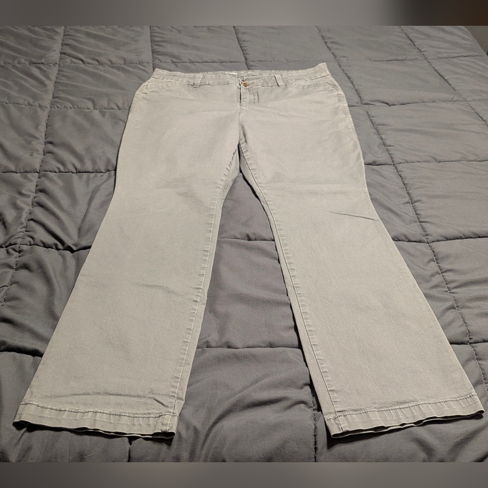 OLD NAVY Women's Grey Bootcut Khakis Size 14 Short